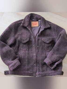 LEVI'S Women's Plush Sherpa Jacket in Deep Plum